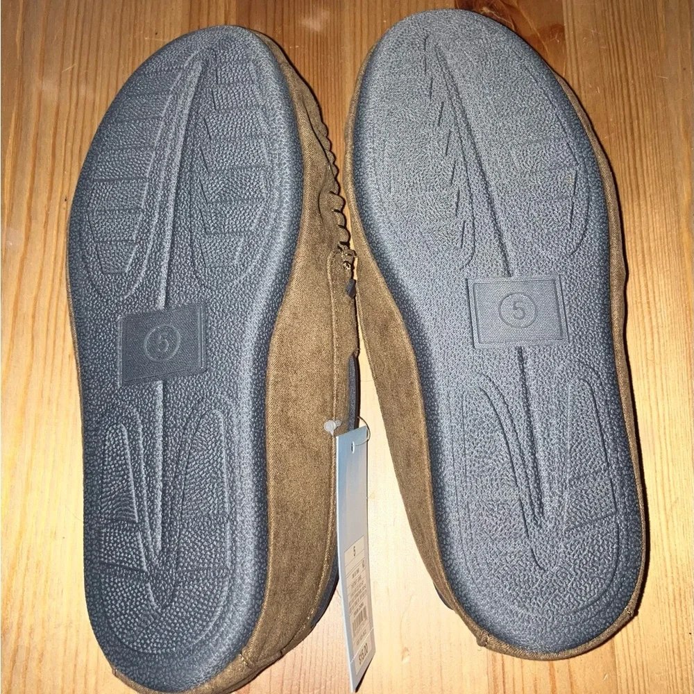 New w/Tag Cat & Jack Target Brown Slippers Cozy Comfort size 5